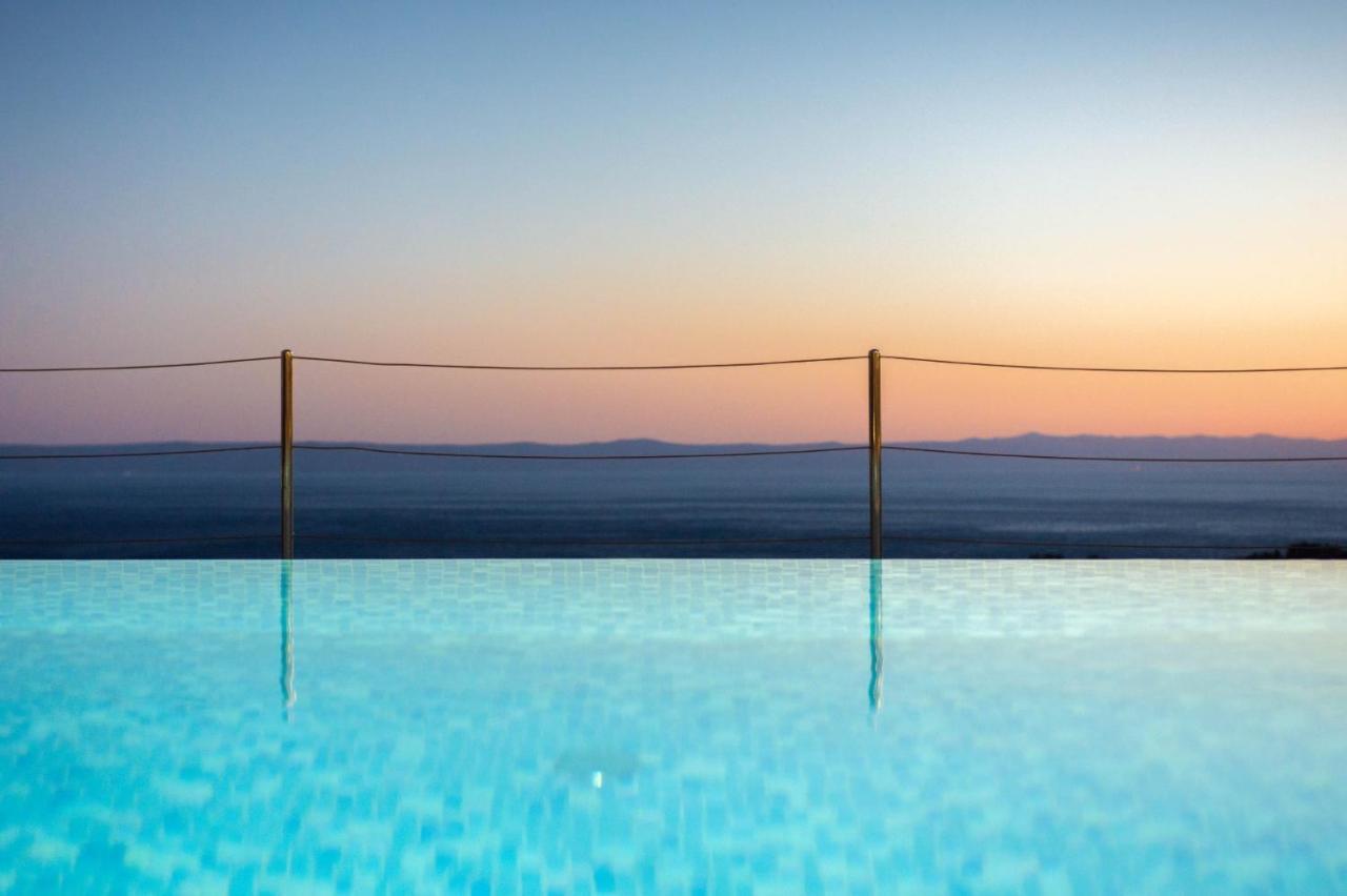 Luxury With Heated Pool, Jacuzzi And Sauna * Makarska