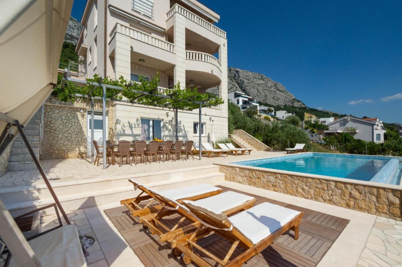 Luxury With Heated Pool, Jacuzzi And Sauna Makarska